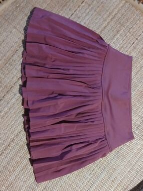 ALO Yoga Pleated Skort - Mauve Plum